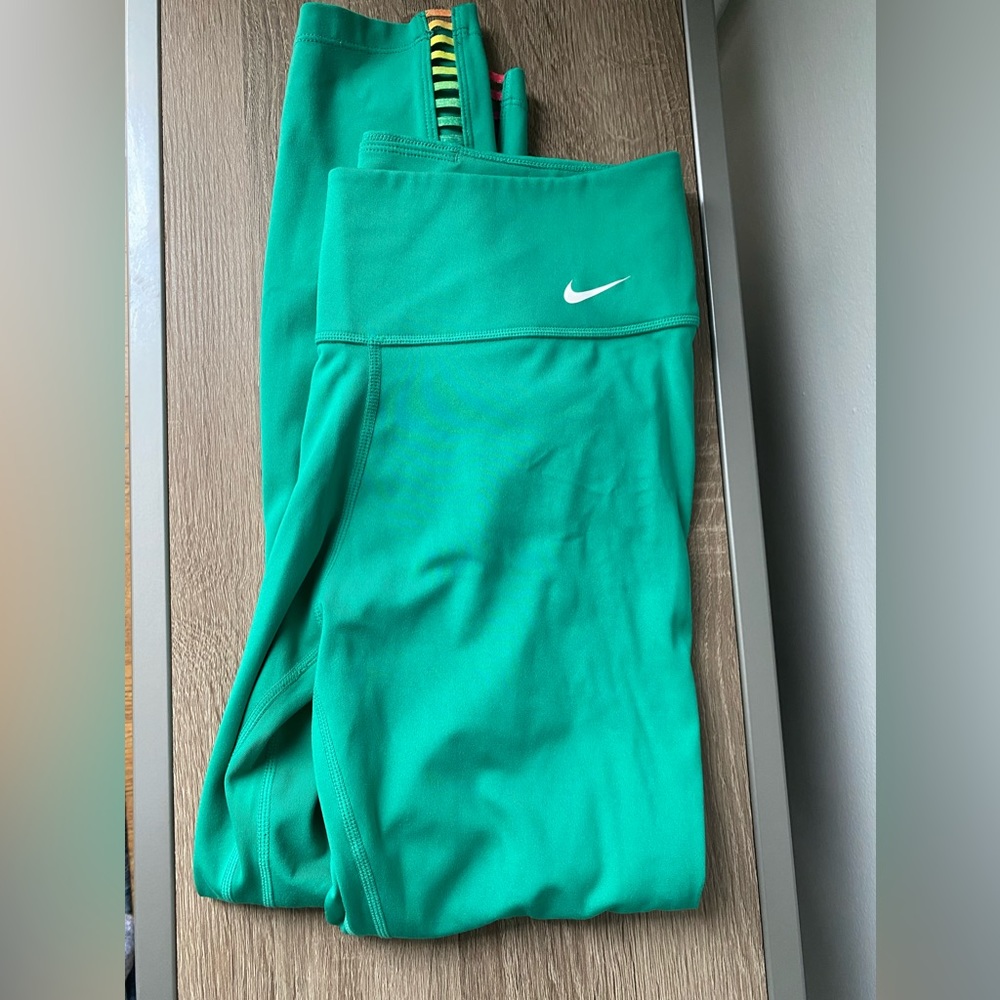EUC Nike dri fit green leggings size medium